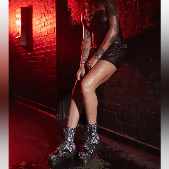 DR. MARTENS SINCLAIR LIMITED EDITION FLORAL ROSES PLATFORM BOOTS SIZE 8 NEW - Picture 12 of 15